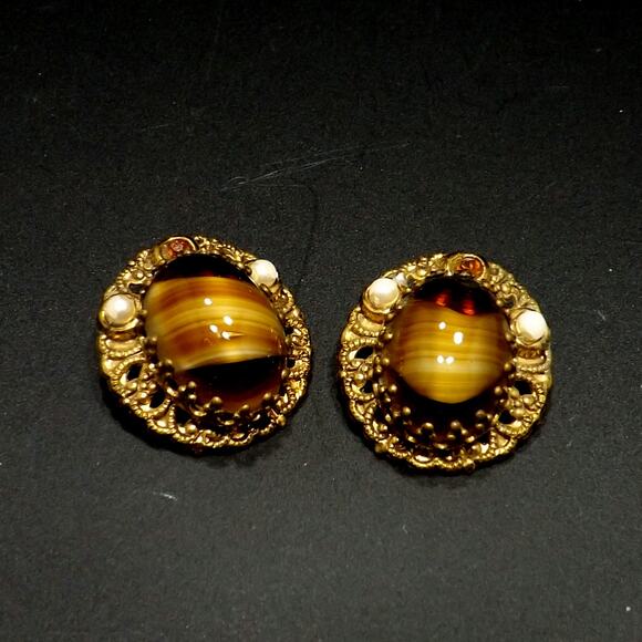 West Germany Art Glass Clip Earrings, Filigree Background, 1950s Vintage Jewelry - Picture 7 of 10